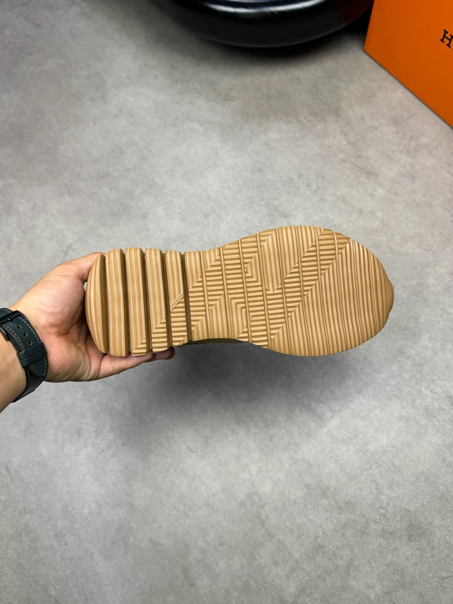 [HERMES] Hermès men's shoes 💰680💰 - high-end quality original items 🔍🔍🔍 casual sports shoes - upper: 🔝 suede environmentally friendly leather, brand high mercerized canvas body with forged ´H´ totem, tongue webbing injection molded brand logo - lining: brand canvas, foot pads; water-dyed cowhide -Outsole: ultra-light T men's shoes 💰U foam; two-color molded outsole -Ultra-high quality control, fine workmanship: highlighted (high-end, extravagance, grade) -Size: 39-44 (38, 45, can be customized)